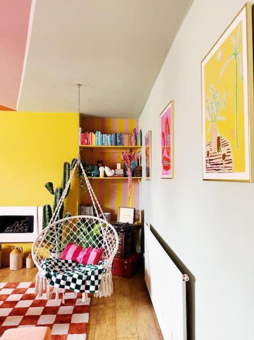 Colourful Great Location! Bristol