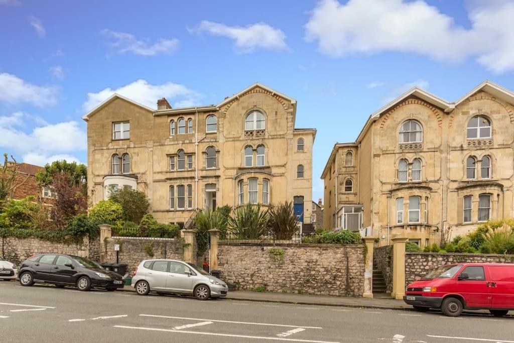 Apartment Colourful Great Location! Bristol