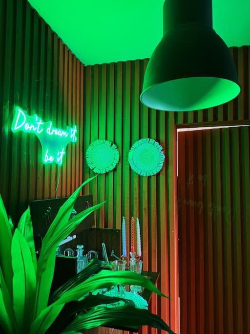 Apartment Colourful Great Location! Bristol