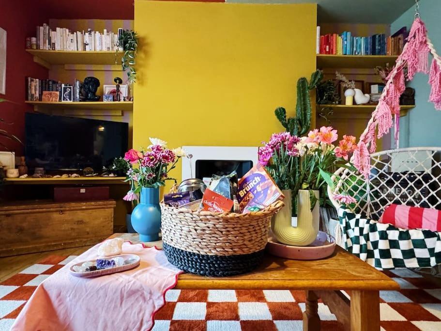 Colourful Great Location! Apartment