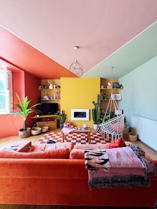 Colourful Great Location! Bristol