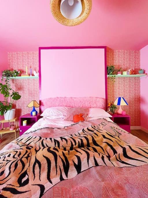 Apartment Colourful Great Location! Bristol