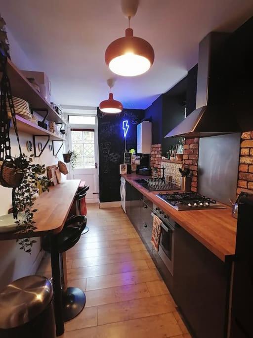 Colourful Great Location! Apartment