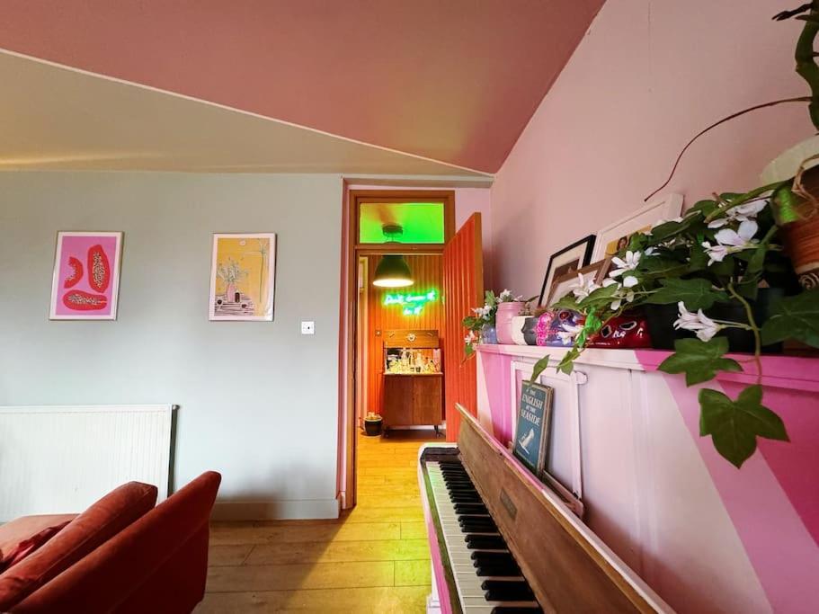 Colourful Great Location! *