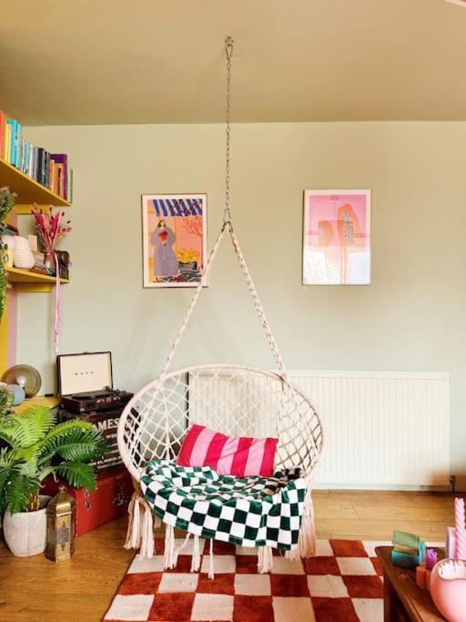Colourful Great Location! Apartment