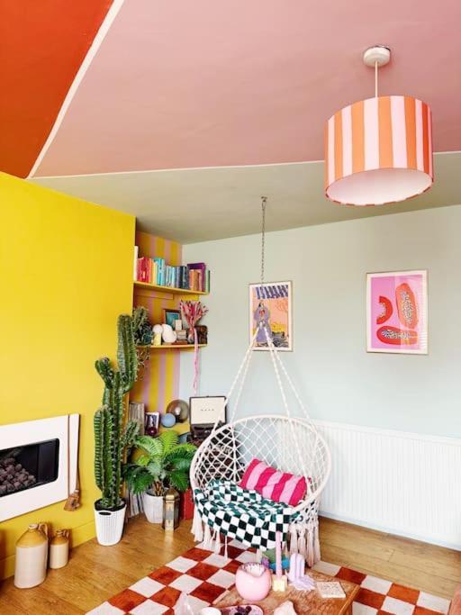 Colourful Great Location!