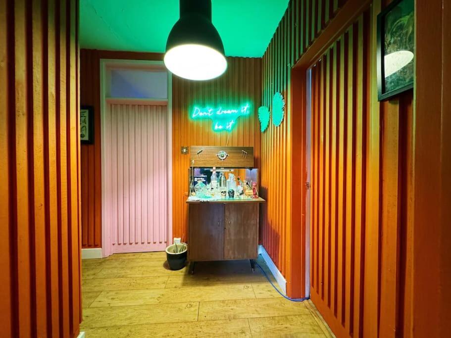 Colourful Great Location! Apartment