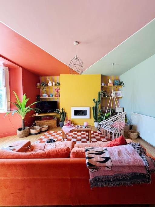 Colourful Great Location! * Bristol